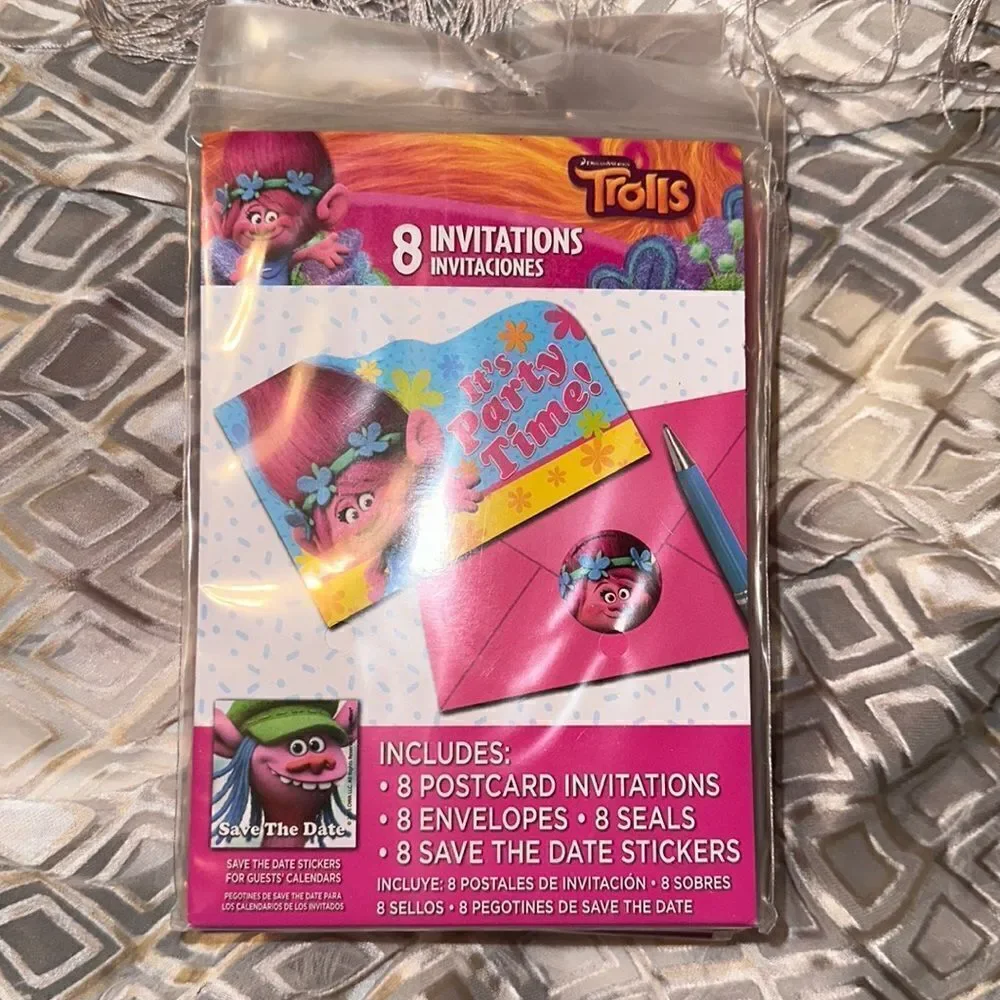 Trolls Pack of 8 Party Invitations with Envelopes